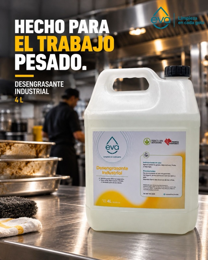 Desengrasante industrial EVA de 4 litros en una cocina profesional